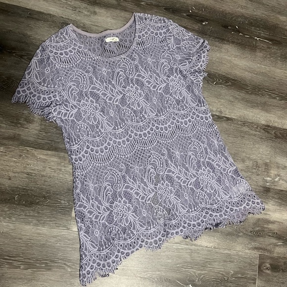 Lace top - Picture 2 of 3
